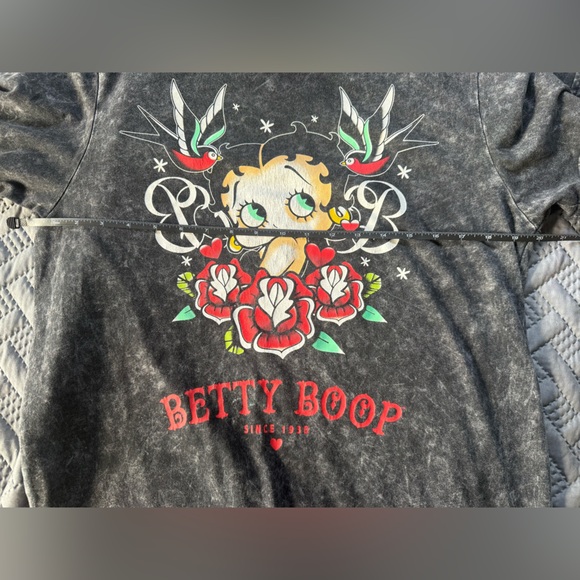 Betty Boop Graphic Tee Acid Wash Black Size L Roses Swallow Birds - Picture 6 of 6